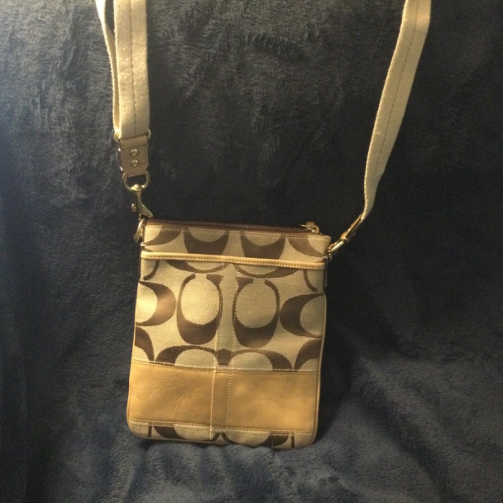 Coach - Picture 2 of 5